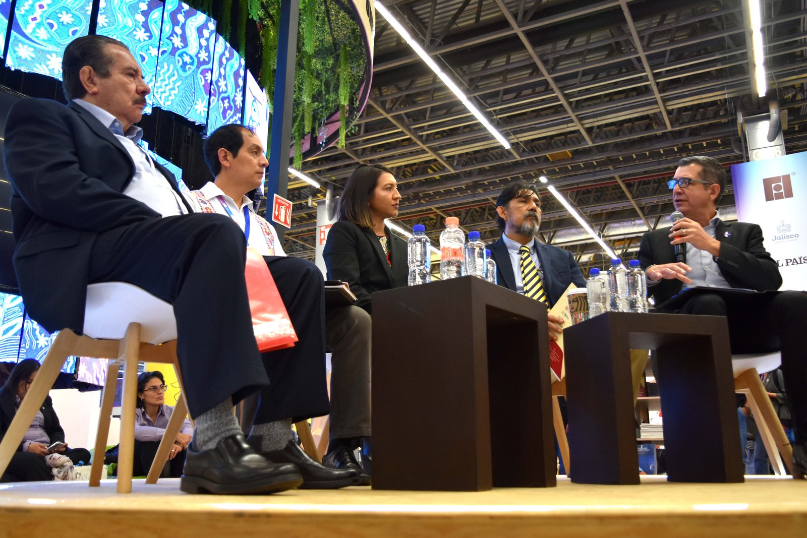 Especialistas abordan los retos de la educación superior transnacional en la FIL